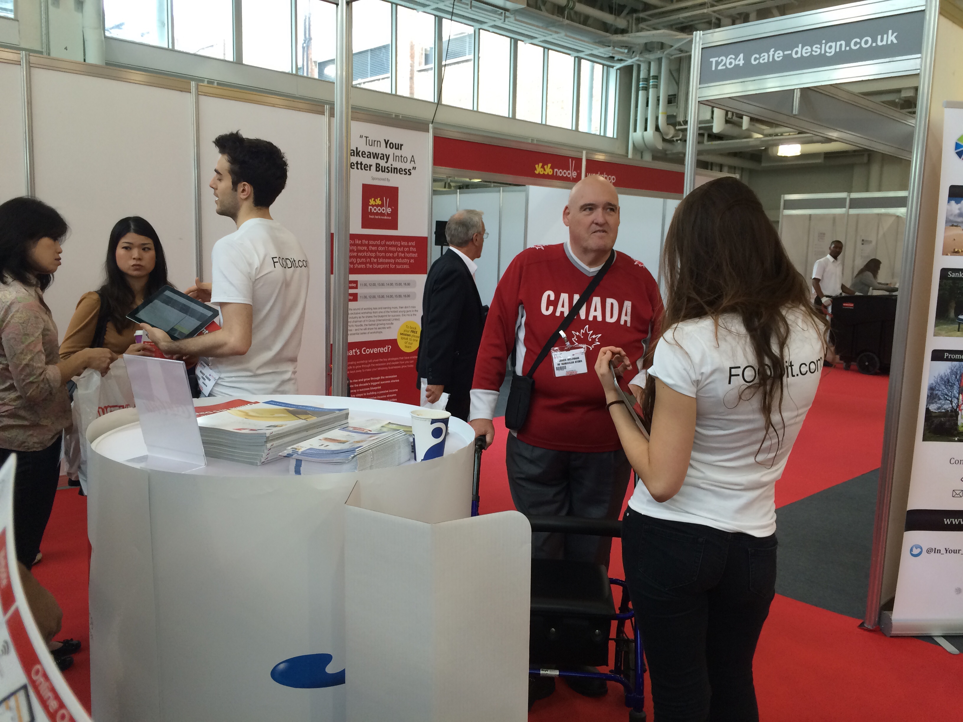 TakeAwayExpo2014 - Chatting with people